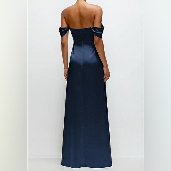 After Six Off The Shoulder Satin Charmeuse Gown With Removable Sleeves.Sz 6
#316 - Picture 5 of 9